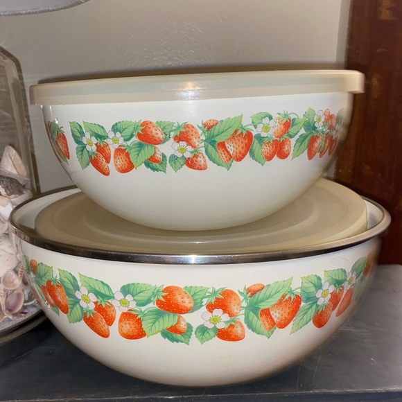 Vintage 11" & 8 1/2" Kobe
Kitchen Enamel Metal
Strawberry Bowls w/Lid set of 3 - Picture 1 of 9